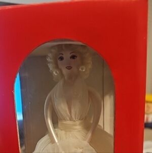 MARILYN MONROE SEVEN YEAR ITCH BLOWN GLASS ORNAMENT IN BOX